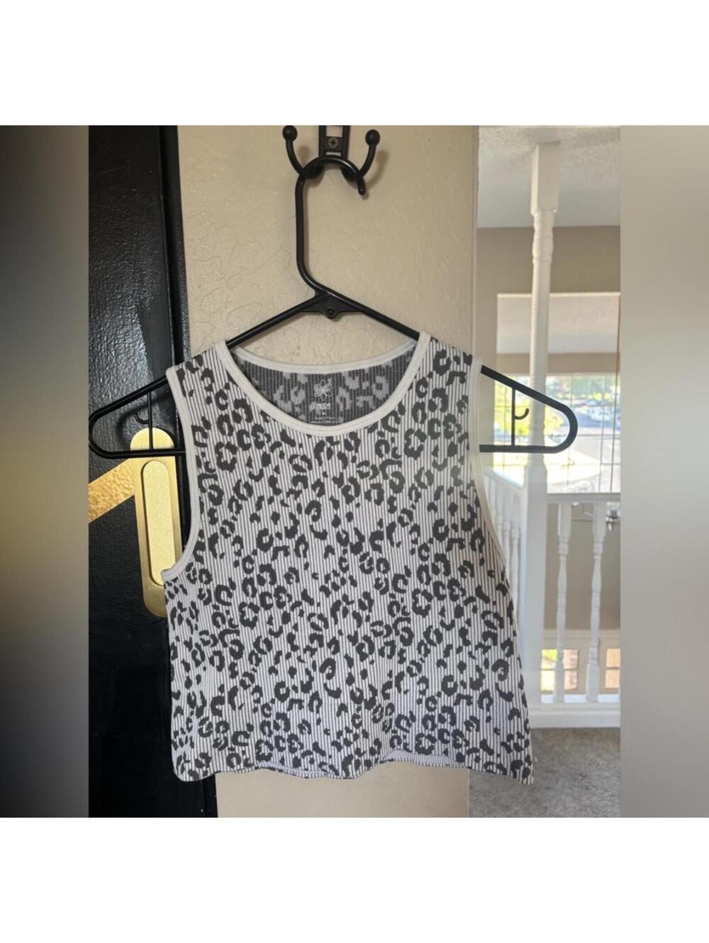 (Aura) Leopard Print Sleeveless Top